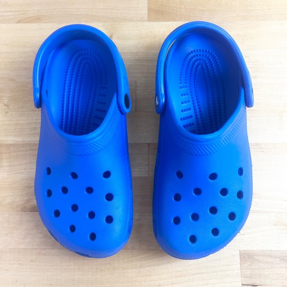 Crocs Kids Classic Clogs Blue Slip On Comfort Casual Shoes Size Junior 5 - Picture 1 of 9